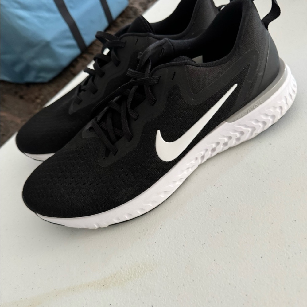 Nike Black & White Running Trainers Elite VS